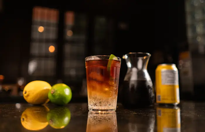 Copo com cold brew pronto para beber