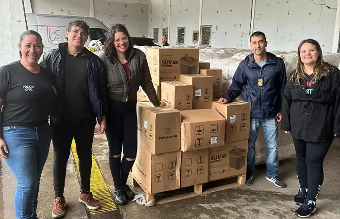 Entrega de produtos para a Defesa Civil do Rio Grande do Sul